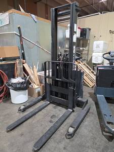 lot 22007 image: Toyota 8BWS13 Electric Walkie Stacker Forklift - 2000lb Capacity