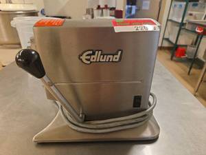 lot 22019 image: Edlund Model 270 Commercial Electric Can Opener