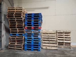 lot 22048 image: Bulk Lot of 48x40in Wooden Shipping Pallets