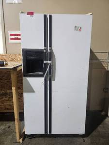 lot 22066 image: Kenmore Side-by-Side Refrigerator with Water and Ice Dispenser