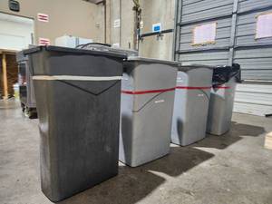 lot 22074 image: Lot of (4) Commercial Waste Bins