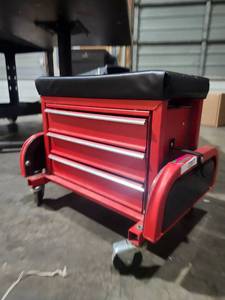 lot 22077 image: Rolling Tool Cart with Drawers and Padded Seat