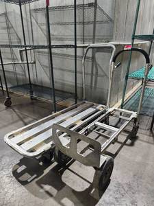 lot 22092 image: Industrial Aluminum Platform Carts with Handle