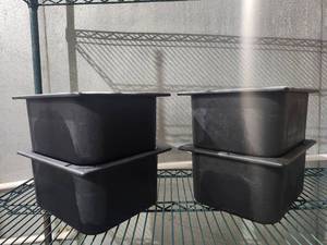 lot 22098 image: Carlisle Black Plastic Food Service Containers Set