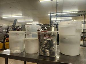 lot 22105 image: Commercial Kitchen Equipment and Food Storage Container Lot