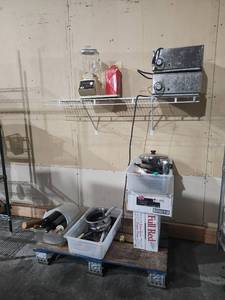lot 22106 image: Kitchen Appliance and Cookware Collection