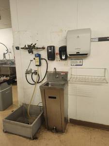 lot 22107 image: Advance Tabco 7-PS-90 Commercial Hand Wash Station
