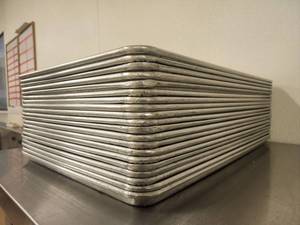 lot 22130 image: Commercial Aluminum Baking Sheet Pans - Set of 20