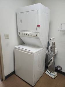 lot 22191 image: Kenmore Stackable Washer Dryer Combo Unit  Model 417.61722510