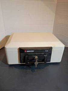 lot 357 image: Sentry 1100 Safe. with keys
