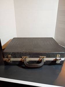 lot 389 image: Doskocil Gun Case.