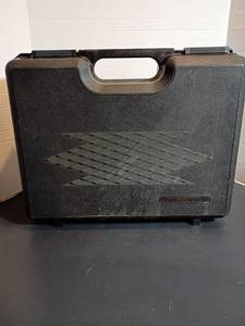 lot 390 image: Another Doskocil Gun Case