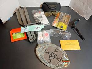 lot 406 image: Miscellaneous Gun Stuff