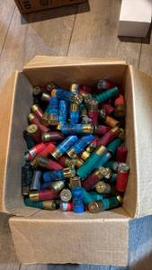 lot 1049 image: Box of loose assorted 12 ga ammunition