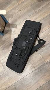 lot 1052 image: Black double rifle soft tactical gun case