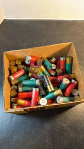 lot 1067 image: Assorted loose 12 ga ammunition