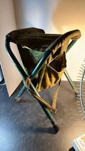 lot 1075 image: Foldable camping or fishing stool
