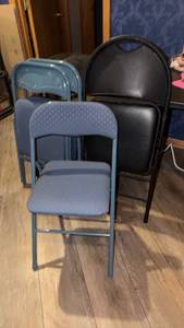 lot 1096 image: Folding chairs 3 blue one black