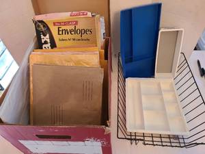 lot 1215 image: Large envelopes and desk organizers