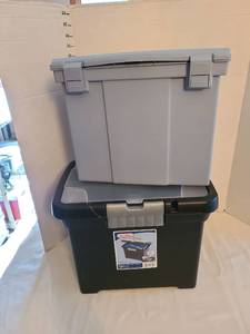 lot 1220 image: Hanging file carry cases