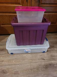lot 1239 image: Underbed tote on rollers, 2 other totes
