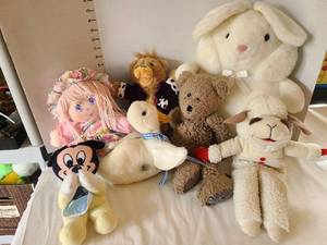lot 1246 image: Musical goose with moving head, Lambchop and other stuffed animals