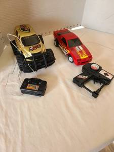 lot 1250 image: Remote control cars.