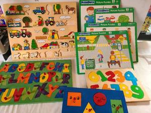 lot 1266 image: Wooden and cardboard puzzles