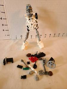 lot 1281 image: LEGO Bionicle Robot Figure with Extra Parts