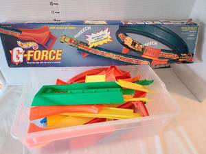 lot 1290 image: Hot Wheels G-Force Track System