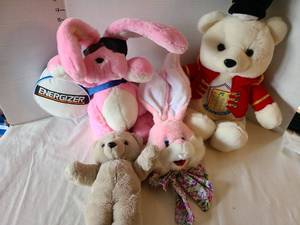 lot 1300 image: Stuffed animals