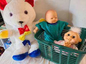 lot 1302 image: Plastic carry basket with dolls and stuffed bear