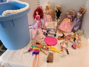 lot 1308 image: Dolls and rope handled bucket