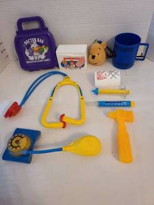 lot 1322 image: Disney Donald Duck Doctor Bag Play Set