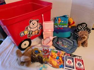 lot 1335 image: Rolling toy box with toys