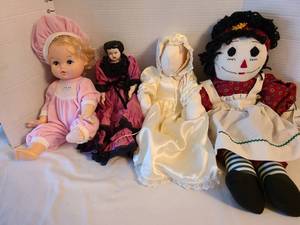 lot 1345 image: Dolls
