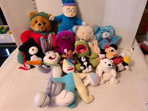 lot 1356 image: Stuffed animals.