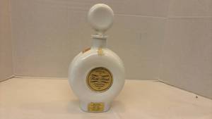 lot 1401 image: 1969 Field Birds Ringnecked Pheasant Milk Glass Decanter produced by the J.W. Dant Distilling Co.