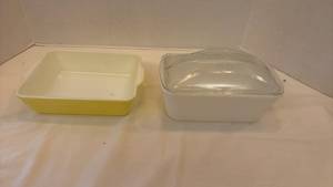 lot 1404 image: intage Westinghouse white milk glass refrigerator baking dish and Pyrex baking dish