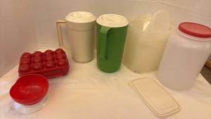lot 1414 image: Plastic food containers and more