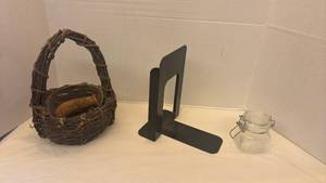 lot 1430 image: Home decor and more