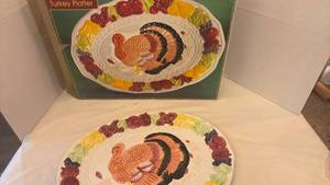 lot 1437 image: Handpainted Turkey Platter with Fruit Border
