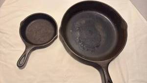 lot 1446 image: Wagner and Lodge cast iron pans