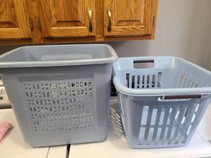 lot 1466 image: 2 laundry baskets