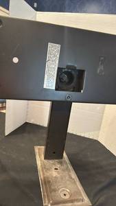 lot 1511 image: Metal tv mount 21x20x13