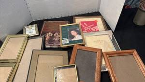 lot 1533 image: Picture frames and wall decor