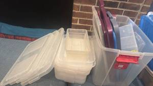 lot 1538 image: Sterilite and other lids and some tubs no matching lids