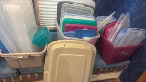lot 1539 image: Sterilite and other lids and some tubs no matching lids