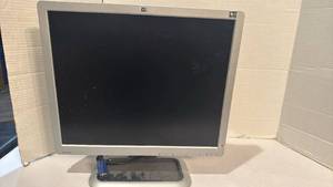 lot 1559 image: HP L1910 19-inch LCD Monitor