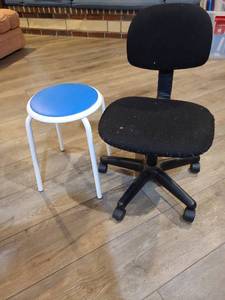 lot 1568 image: Desk chair and stool 18in tall